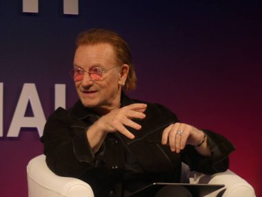 Berlin, Almanya: 5 Haziran 2025 - U2 vokalisti ve küresel rock yıldızı, özel sermaye fonu lideri, aktivist, etki yatırımcısı ve yükseliş fonunun kurucularından biri olan 
