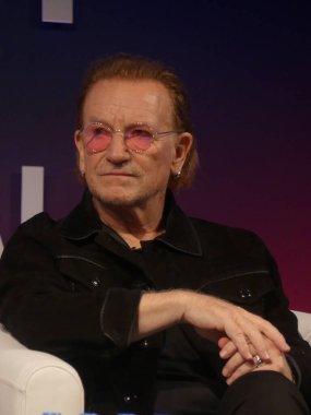 Berlin, Almanya: 5 Haziran 2025 - U2 vokalisti ve küresel rock yıldızı, özel sermaye fonu lideri, aktivist, etki yatırımcısı ve yükseliş fonunun kurucularından biri olan 