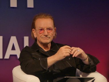 Berlin, Almanya: 5 Haziran 2025 - U2 vokalisti ve küresel rock yıldızı, özel sermaye fonu lideri, aktivist, etki yatırımcısı ve yükseliş fonunun kurucularından biri olan 