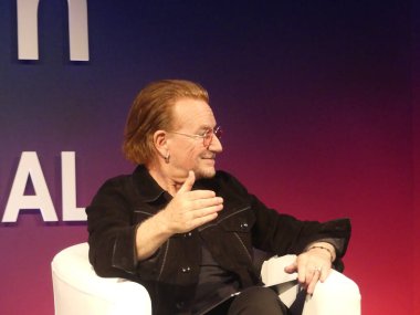 Berlin, Almanya: 5 Haziran 2025 - U2 vokalisti ve küresel rock yıldızı, özel sermaye fonu lideri, aktivist, etki yatırımcısı ve yükseliş fonunun kurucularından biri olan 