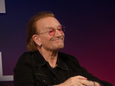 Berlin, Almanya: 5 Haziran 2025 - U2 vokalisti ve küresel rock yıldızı, özel sermaye fonu lideri, aktivist, etki yatırımcısı ve yükseliş fonunun kurucularından biri olan 