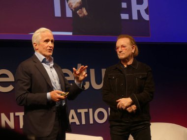 Berlin, Almanya: 5 Haziran 2025 - U2 solisti ve küresel rock yıldızı, özel sermaye fonu lideri, aktivist, etki yatırımcısı ve yükselme fonunun kurucularından biri olan 