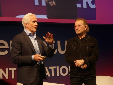 Berlin, Almanya: 5 Haziran 2025 - U2 solisti ve küresel rock yıldızı, özel sermaye fonu lideri, aktivist, etki yatırımcısı ve yükselme fonunun kurucularından biri olan 