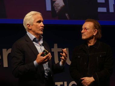 Berlin, Almanya: 5 Haziran 2025 - U2 solisti ve küresel rock yıldızı, özel sermaye fonu lideri, aktivist, etki yatırımcısı ve yükselme fonunun kurucularından biri olan 