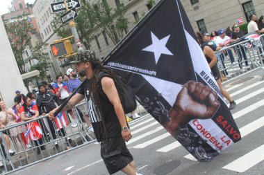 New York, ABD: 8 Haziran 2025 - New York 'taki 2025 Ulusal Porto Riko Günü, Filistin lehine protestolarla, savaşın sona ermesi ve libe için mücadele edilmesi talebiyle 8 Haziran Pazar günü düzenlendi. (Niyi Fote/Thenews2)