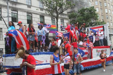8 Haziran 2025, New York, ABD: 2025 yılında New York 'ta düzenlenen ulusal Porto Riko Günü geçidi (8). Geçit töreni güzergahı 44. caddeden 79. caddeye kadar takip etti (niyi fote / the new ws2)