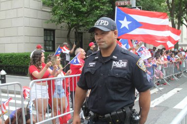 8 Haziran 2025, New York, ABD: 2025 yılında New York 'ta düzenlenen ulusal Porto Riko Günü geçidi (8). Geçit töreni güzergahı 44. caddeden 79. caddeye kadar takip etti (niyi fote / the new ws2)