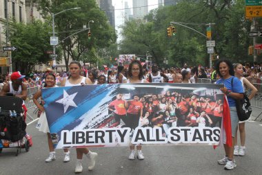 8 Haziran 2025, New York, ABD: 2025 yılında New York 'ta düzenlenen ulusal Porto Riko Günü geçidi (8). Geçit töreni güzergahı 44. caddeden 79. caddeye kadar takip etti (niyi fote / the new ws2)