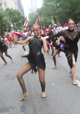 8 Haziran 2025, New York, ABD: 2025 yılında New York 'ta düzenlenen ulusal Porto Riko Günü geçidi (8). Geçit töreni güzergahı 44. caddeden 79. caddeye kadar takip etti (niyi fote / the new ws2)