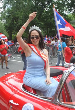 8 Haziran 2025, New York, ABD: 2025 yılında New York 'ta düzenlenen ulusal Porto Riko Günü geçidi (8). Geçit töreni güzergahı 44. caddeden 79. caddeye kadar takip etti (niyi fote / the new ws2)