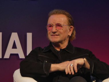 Berlin, Almanya: 5 Haziran 2025 - U2 vokalisti ve küresel rock yıldızı, özel sermaye fonu lideri, aktivist, etki yatırımcısı ve yükseliş fonunun kurucularından biri olan 