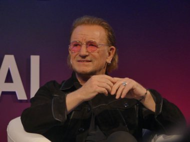 Berlin, Almanya: 5 Haziran 2025 - U2 vokalisti ve küresel rock yıldızı, özel sermaye fonu lideri, aktivist, etki yatırımcısı ve yükseliş fonunun kurucularından biri olan 