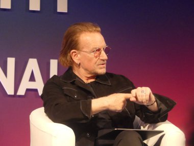 Berlin, Almanya: 5 Haziran 2025 - U2 vokalisti ve küresel rock yıldızı, özel sermaye fonu lideri, aktivist, etki yatırımcısı ve yükseliş fonunun kurucularından biri olan 