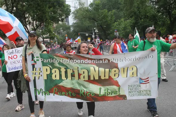 New York, ABD: 8 Haziran 2025 - 2025 'te New York' taki ulusal Porto Riko Günü geçidi Filistin 'in savaşın sona ermesi ve libe için mücadele etmesi talebiyle 8 Haziran Pazar günü düzenlendi. (Niyi Fote/Thenews2)