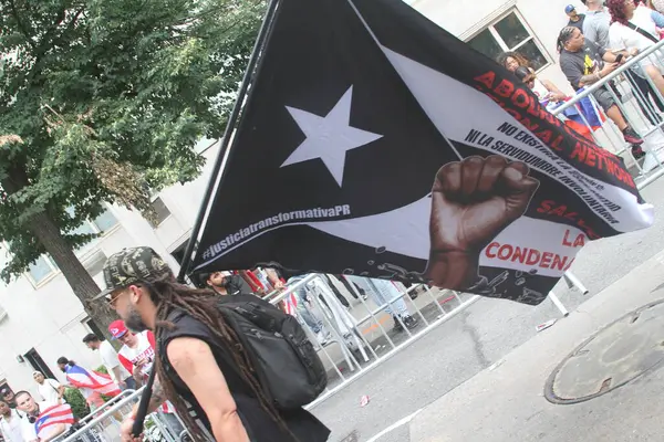 New York, ABD: 8 Haziran 2025 - New York 'taki 2025 Ulusal Porto Riko Günü, Filistin lehine protestolarla, savaşın sona ermesi ve libe için mücadele edilmesi talebiyle 8 Haziran Pazar günü düzenlendi. (Niyi Fote/Thenews2)