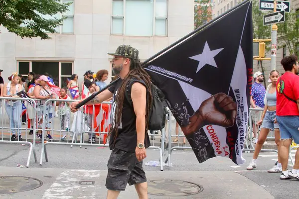 New York, ABD: 8 Haziran 2025 - New York 'taki 2025 Ulusal Porto Riko Günü, Filistin lehine protestolarla, savaşın sona ermesi ve libe için mücadele edilmesi talebiyle 8 Haziran Pazar günü düzenlendi. (Niyi Fote/Thenews2)