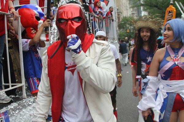 8 июня 2025 года, Нью-Йорк, США: в воскресенье (8 июня) состоялся национальный парад в честь пуэрториканского дня в Нью-Йорке в 2025 году. маршрут парада следовал по пятой авеню от 44-й улицы до 79-й улицы (niyi fote / thenews2)