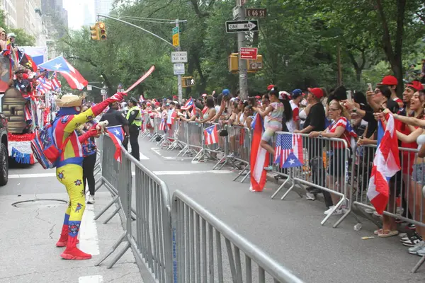 8 Haziran 2025, New York, ABD: 2025 yılında New York 'ta düzenlenen ulusal Porto Riko Günü geçidi (8). Geçit töreni güzergahı 44. caddeden 79. caddeye kadar takip etti (niyi fote / the new ws2)