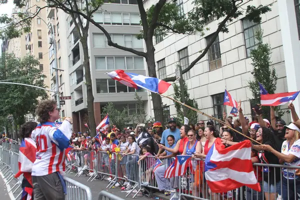 8 Haziran 2025, New York, ABD: 2025 yılında New York 'ta düzenlenen ulusal Porto Riko Günü geçidi (8). Geçit töreni güzergahı 44. caddeden 79. caddeye kadar takip etti (niyi fote / the new ws2)