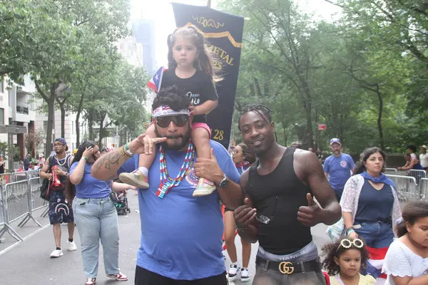 8 Haziran 2025, New York, ABD: 2025 yılında New York 'ta düzenlenen ulusal Porto Riko Günü geçidi (8). Geçit töreni güzergahı 44. caddeden 79. caddeye kadar takip etti (niyi fote / the new ws2)