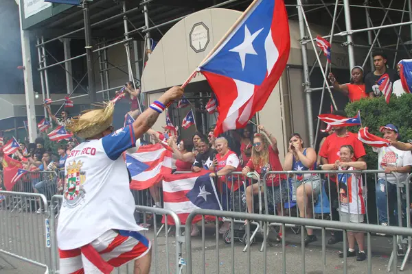 8 Haziran 2025, New York, ABD: 2025 yılında New York 'ta düzenlenen ulusal Porto Riko Günü geçidi (8). Geçit töreni güzergahı 44. caddeden 79. caddeye kadar takip etti (niyi fote / the new ws2)