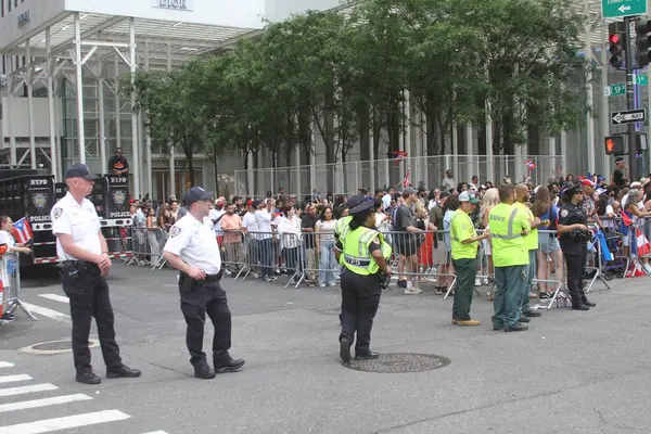 8 Haziran 2025, New York, ABD: 2025 yılında New York 'ta düzenlenen ulusal Porto Riko Günü geçidi (8). Geçit töreni güzergahı 44. caddeden 79. caddeye kadar takip etti (niyi fote / the new ws2)