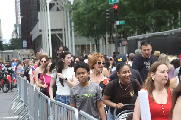 8 Haziran 2025, New York, ABD: 2025 yılında New York 'ta düzenlenen ulusal Porto Riko Günü geçidi (8). Geçit töreni güzergahı 44. caddeden 79. caddeye kadar takip etti (niyi fote / the new ws2)