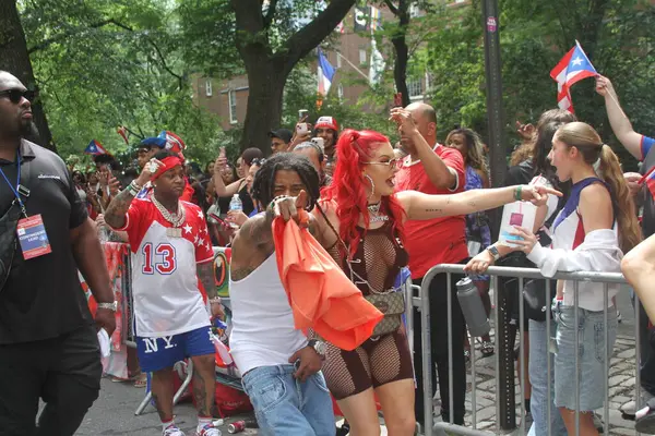 8 Haziran 2025, New York, ABD: Lil twist (rasta ile), orijinal adı Christopher Lynn Moore, Dallas merkezli rapçi, Just ina Valentine (kızıl saç), Amerikan televizyon sunucusu ve rapçi. 