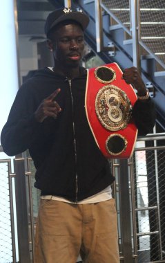 Richardson Hitchins, George Kambosos Jr. 'a karşı 14 Haziran' da Madison Square Garden 'da yapılacak dünya şampiyonluk maçı öncesinde Empire State binasında karşı karşıya geldi. 10 Haziran 2025, New York, ABD (niyi fote / theenews2)