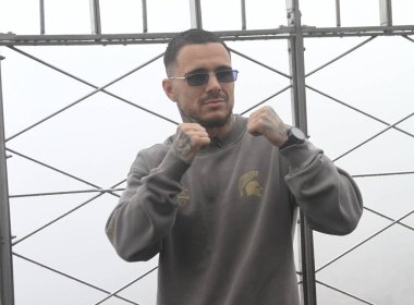 Richardson Hitchins, George Kambosos Jr. 'a karşı 14 Haziran' da Madison Square Garden Tiyatrosu 'ndaki dünya şampiyonluk maçı öncesinde Empire State Binası' nda karşı karşıya geldi. 10 Haziran 2025, New York, ABD (niyi fote / theenews2)