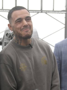 Richardson Hitchins, George Kambosos Jr. 'a karşı 14 Haziran' da Madison Square Garden Tiyatrosu 'ndaki dünya şampiyonluk maçı öncesinde Empire State Binası' nda karşı karşıya geldi. 10 Haziran 2025, New York, ABD (niyi fote / theenews2)