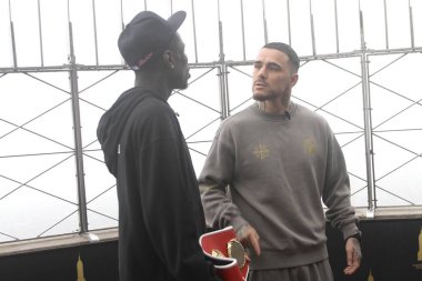 Richardson Hitchins, George Kambosos Jr. 'a karşı 14 Haziran' da Madison Square Garden Tiyatrosu 'ndaki dünya şampiyonluk maçı öncesinde Empire State Binası' nda karşı karşıya geldi. 10 Haziran 2025, New York, ABD (niyi fote / theenews2)