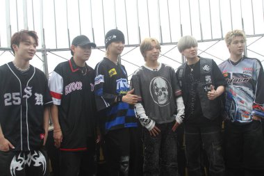 Empire State Binası 'nı ilk kez ziyaret edip dünya turnesini kutlayacağız. 10 Haziran 2025, New York, ABD: Empire State Binası 'nı ilk kez ziyaret ederek dünya turnesinin ilk gündemini kutluyorlar..