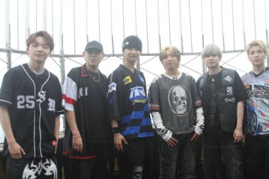 Empire State Binası 'nı ilk kez ziyaret edip dünya turnesini kutlayacağız. 10 Haziran 2025, New York, ABD: Empire State Binası 'nı ilk kez ziyaret ederek dünya turnesinin ilk gündemini kutluyorlar..