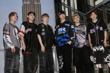 Empire State Binası 'nı ilk kez ziyaret edip dünya turnesini kutlayacağız. 10 Haziran 2025, New York, ABD: Empire State Binası 'nı ilk kez ziyaret ederek dünya turnesinin ilk gündemini kutluyorlar..