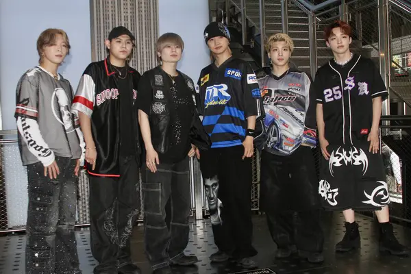 Empire State Binası 'nı ilk kez ziyaret edip dünya turnesini kutlayacağız. 10 Haziran 2025, New York, ABD: Empire State Binası 'nı ilk kez ziyaret ederek dünya turnesinin ilk gündemini kutluyorlar..