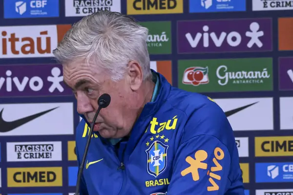 Sao Paulo (sp), Brezilya 06 / 09 / 2025 Brezilya Milli Takım koçu Carlos Ancelotti ile Pazartesi öğleden sonra, son eğitim oturumundan önce, Sao Paulo 'daki Neo quimica arenasında basın toplantısı düzenledi. (leco viana / the newws2)