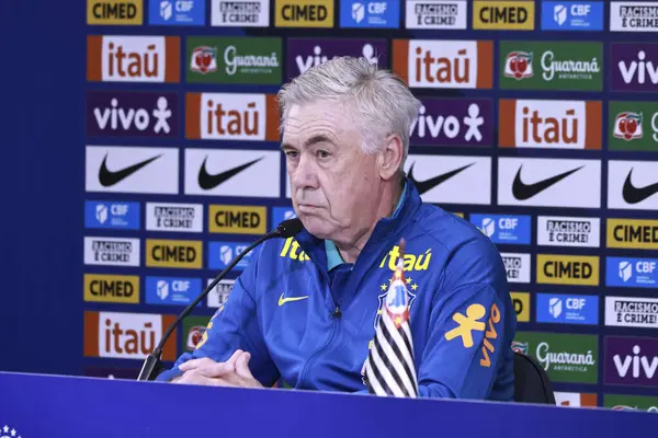 Sao Paulo (sp), Brezilya 06 / 09 / 2025 Brezilya Milli Takım koçu Carlos Ancelotti ile Pazartesi öğleden sonra, son eğitim oturumundan önce, Sao Paulo 'daki Neo quimica arenasında basın toplantısı düzenledi. (leco viana / the newws2)