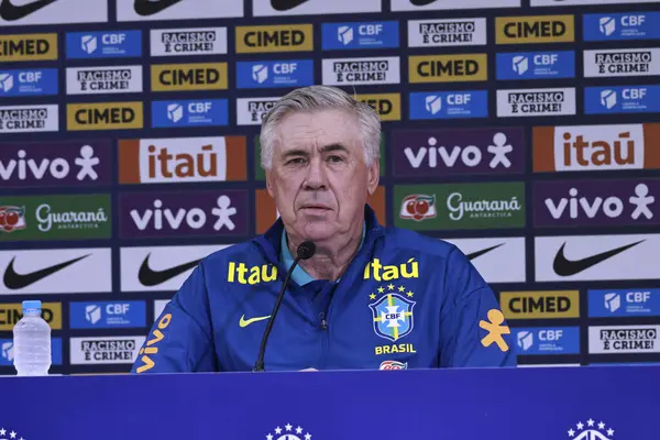 Sao Paulo (sp), Brezilya 06 / 09 / 2025 Brezilya Milli Takım koçu Carlos Ancelotti ile Pazartesi öğleden sonra, son eğitim oturumundan önce, Sao Paulo 'daki Neo quimica arenasında basın toplantısı düzenledi. (leco viana / the newws2)