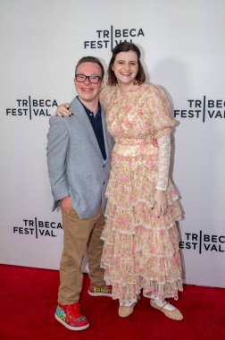 09 Haziran 2025, New York, New York, ABD: (I-r) Matthew Schwab ve Lilian Carrier, Sva Tiyatrosu 'ndaki 2025 tribeca festivali sırasında düzenlenen 