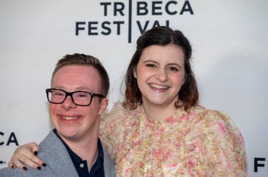 09 Haziran 2025, New York, New York, ABD: (I-r) Matthew Schwab ve Lilian Carrier, Sva Tiyatrosu 'ndaki 2025 tribeca festivali sırasında düzenlenen 