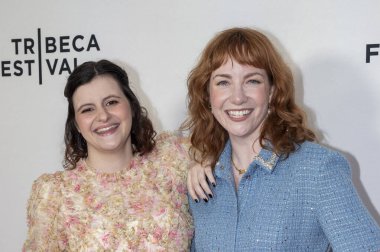 9 Haziran 2025, New York, New York, ABD: (l-r) Lillian carrier ve yönetmen Lauren Meyering, Sva Tiyatrosu 'ndaki 2025 tribeca festivali (m10' lar / thenews2) prömiyerine katıldı.)