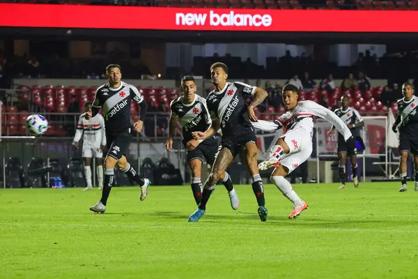 Sao Paulo (SP), 06 / 12 / 2025 - oyuncu Ryan, Morumbis Stadyumu 'nda (tomze fonseca / theenews2) düzenlenen Brezilya şampiyonasının 12. turu için geçerli olan Sao Paulo ve Vasco arasındaki maçta golünü kutluyor.)