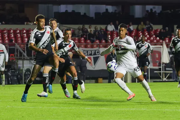 Sao Paulo (SP), 06 / 12 / 2025 - oyuncu Ryan, Morumbis Stadyumu 'nda (tomze fonseca / theenews2) düzenlenen Brezilya şampiyonasının 12. turu için geçerli olan Sao Paulo ve Vasco arasındaki maçta golünü kutluyor.)