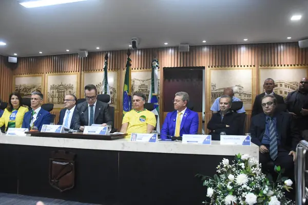 Natal (rn), Brazil 12 / 06 / 2025 - eski başkan jair messias bolsonaro, bu öğleden sonra, 12 Haziran 2025 tarihinde, natal şehir konseyinde, vatandaşlık unvanı aldı ve Ponta negra plajına gitti (jose aldenir / thews2)