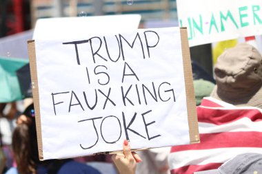 14 Haziran 2025, Miami, Florida, ABD: Miami 'deki Bisscayne Bulvarı' nda birçok anti-koz protestocusu bize karşı protesto gösterisi düzenledi, Donald Trump 'ın göçmenlik politikaları, otoriterciliği (niyi fote / the enews2)