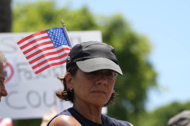 14 Haziran 2025, Miami, Florida, ABD: Miami 'deki Bisscayne Bulvarı' nda birçok anti-koz protestocusu bize karşı protesto gösterisi düzenledi, Donald Trump 'ın göçmenlik politikaları, otoriterciliği (niyi fote / the enews2)