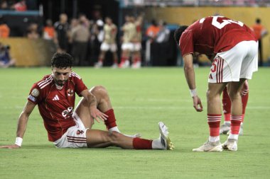 Miami, Florida, ABD: 14 Haziran 2025 - FIFA Dünya Kulüpler Kupası 'nın grup aşamasında Al Ahly FC ve Inter Miami CF arasında oynanan bir futbol maçında oyuncular top için yarışıyor. (niyi fote / the new ws2)