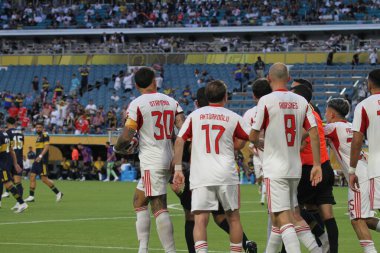 16 Haziran 2025, Miami, Florida, ABD: Nicolas otamendi (# 30), Benfica 'nın ikinci golünü attı ve Boca Jr ile Sl Benfica arasındaki futbol maçında Fifa Dünya Kulüpler Kupası' nın grup aşamasında takım arkadaşlarıyla kutlama yaptı. (niyi fote\ theenews2)  