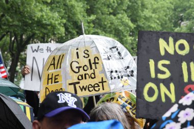 14 Haziran 2025, Miami, Florida, ABD: Miami 'deki Bisscayne Bulvarı' nda birçok anti-koz protestocusu, bize karşı protesto eylemi düzenledi. Başkan Donald Trump, göçmenlik politikaları, otoriterciliği (Victor m matos / the enews2)